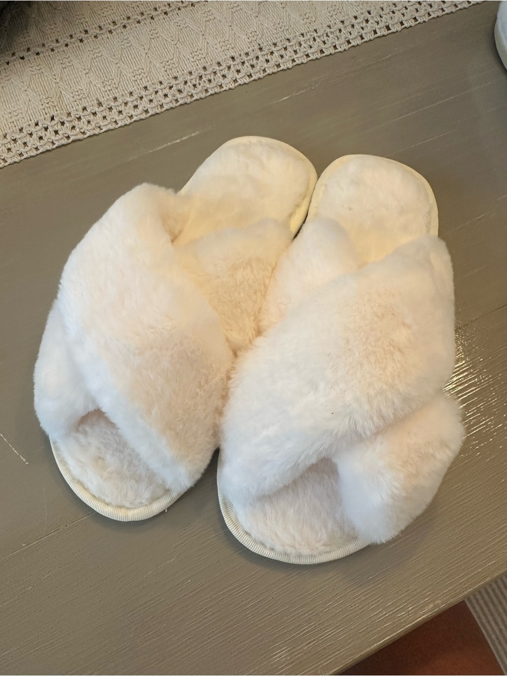 NEW Plush Cross-Band Fuzzy Slippers - Cream / White